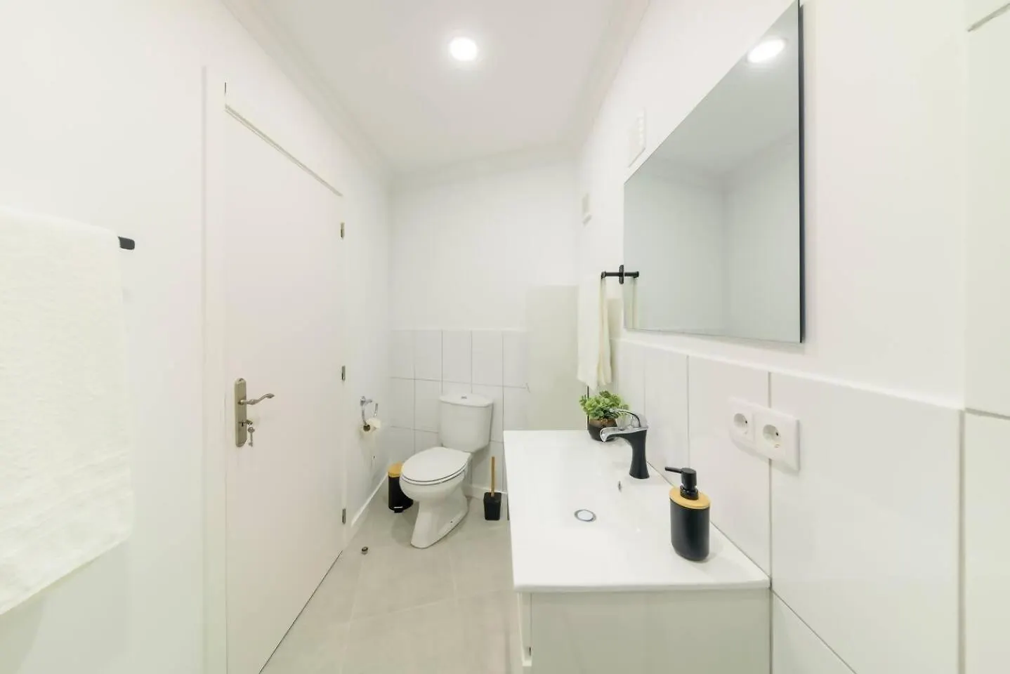Debbie & Cris House By Mth Vila Machico  Casa de Férias