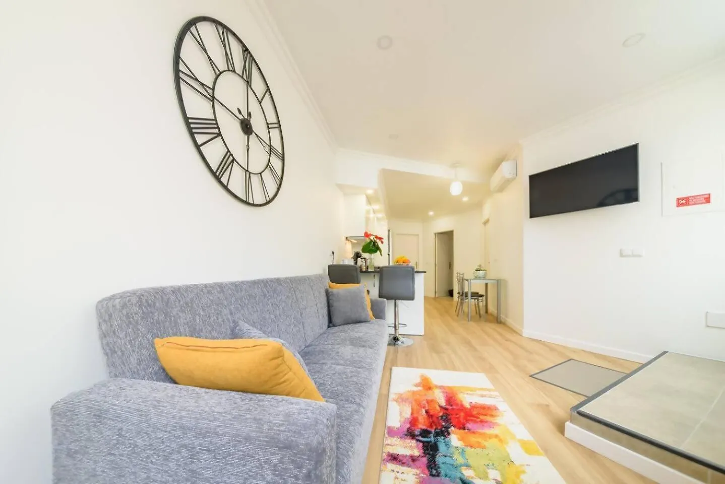 Contatos de Debbie & Cris House By Mth